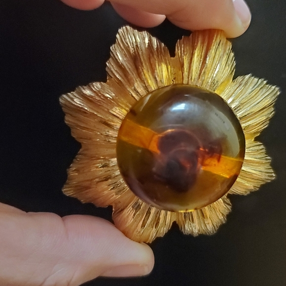 MCM Accessocraft NYC Acrylic Amber And Gold Brooch - Picture 3 of 8